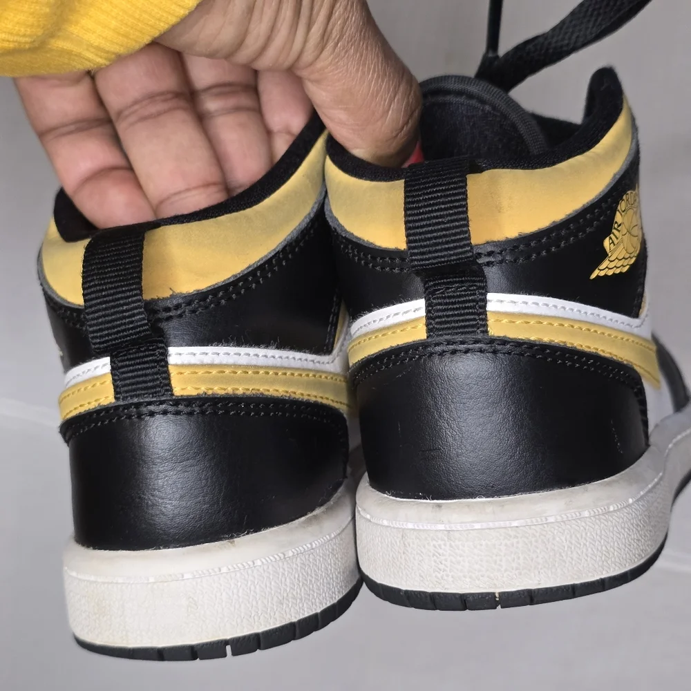 Jordan 1 Mid Pollen Kids Size 12C Black Yellow Leather High Top Sneakers
